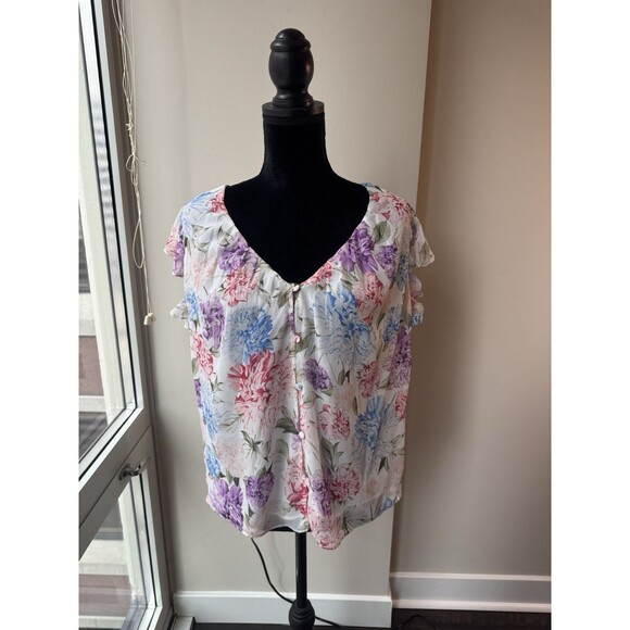 Express Tops - Express White Floral V-Neck Flutter Sleeve Blouse Size Large NWT!